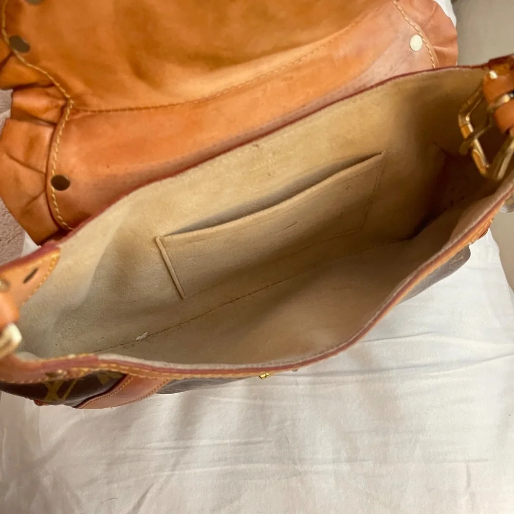 RARE Louis Vuitton Leonor Bag in Monogram - Picture 15 of 15